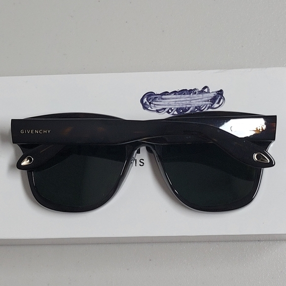 Givenchy GV 7074/S Sunglasses. main image 13